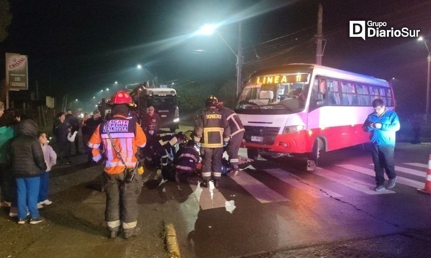 Motociclista colisionó con microbús en Valdivia