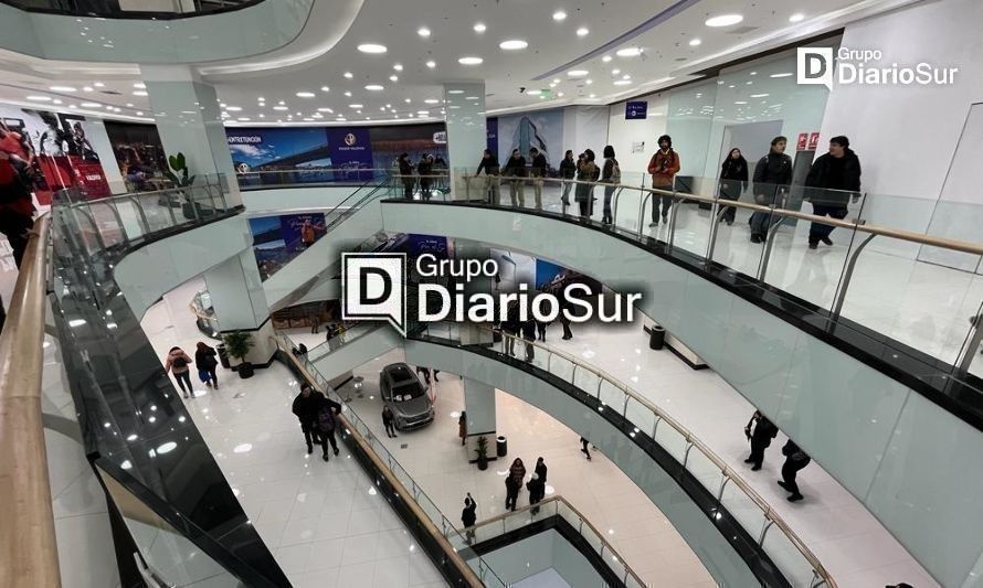 Se acabó la espera: valdivianos llegaron a conocer el nuevo mall