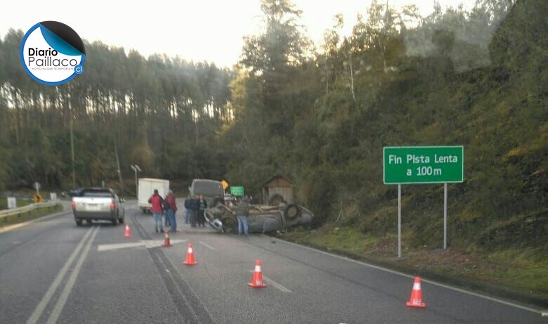 Un lesionado tras volcar camioneta en la Cuesta El Cero