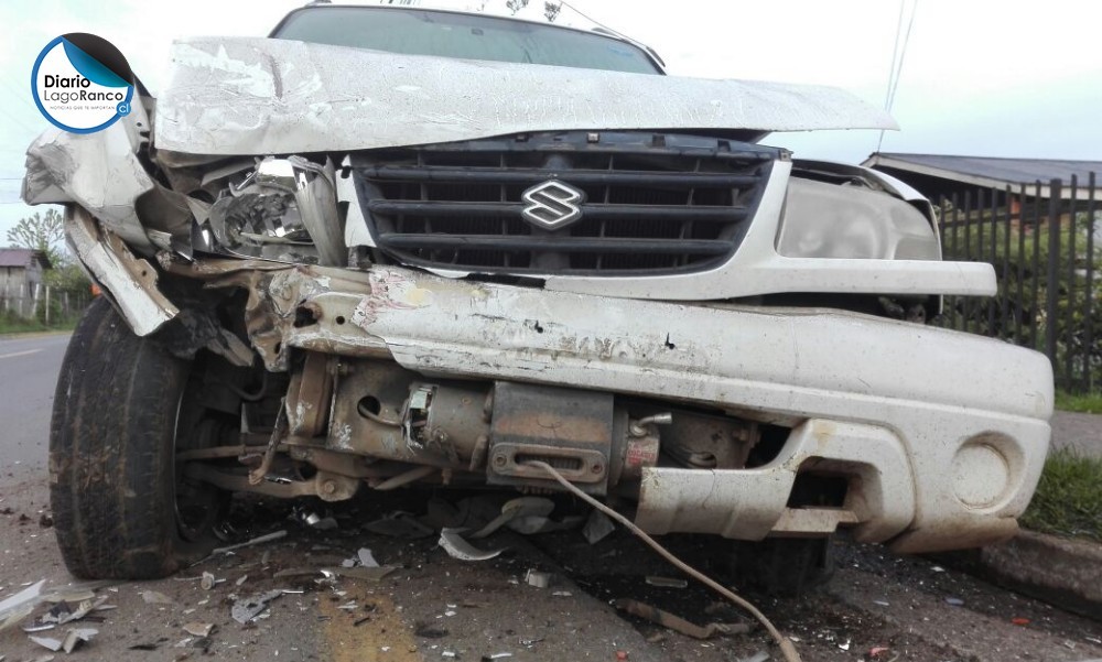 Camioneta Mahindra chocó a un jeep Susuki dándose a la fuga