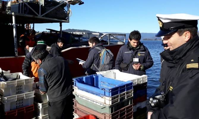 Armada y Sernapesca realizaron operativo conjunto en área de pesca de la región de Los Ríos