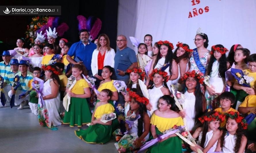Ballet Folclórico de Lago Ranco celebró 15 años con vestuario confeccionado gracias al Fondo de Fortalecimiento de Segegob