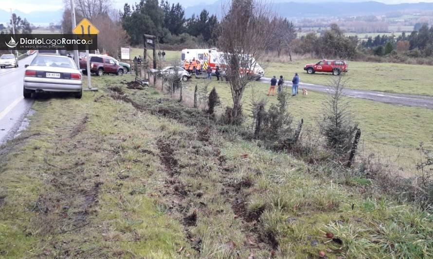 Tres lesionados tras volcamiento de vehículo en ruta Ignao-Lago Ranco