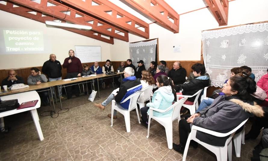 Autoridades y vecinos de sectores rurales de Río Bueno analizaron proyectos en terreno