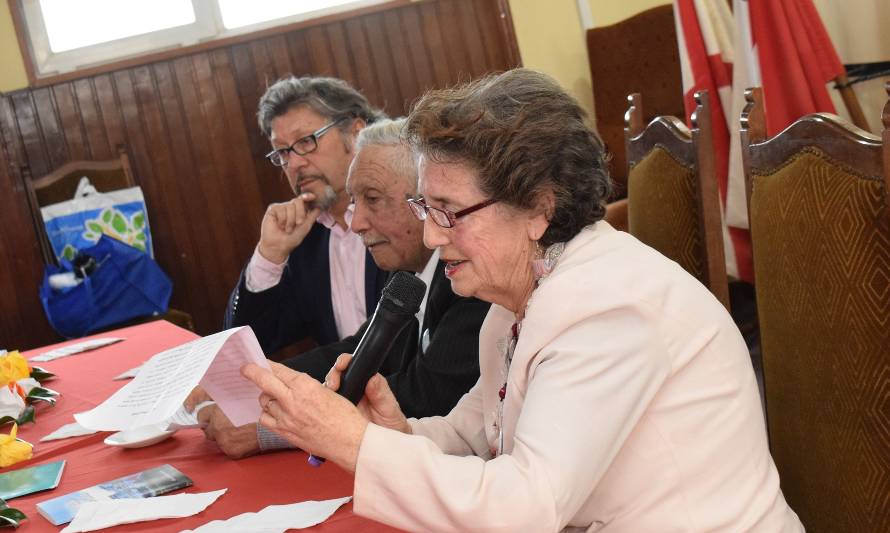 Adultos mayores de Valdivia y Río Bueno participaron de tertulia literaria