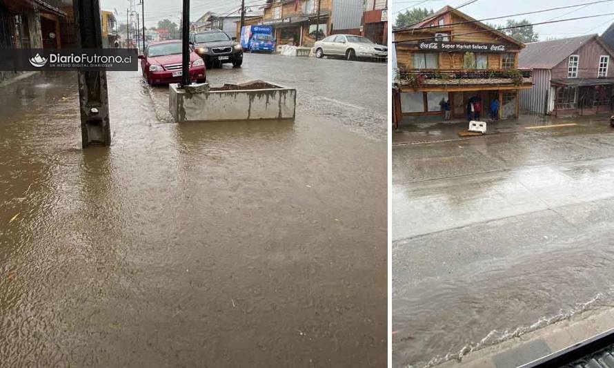 Futrono sufre inundación en calle principal por colapso del sistema de evacuación de aguas lluvias