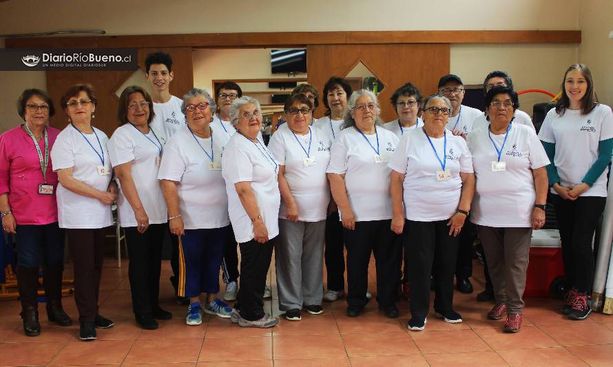 Adultos mayores se mantienen activos gracias a talleres del Cesfam de Río Bueno