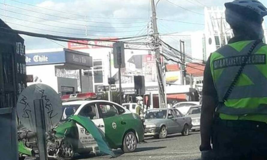 Vehículo de Carabineros se vio involucrado en accidente de tránsito en Isla Teja