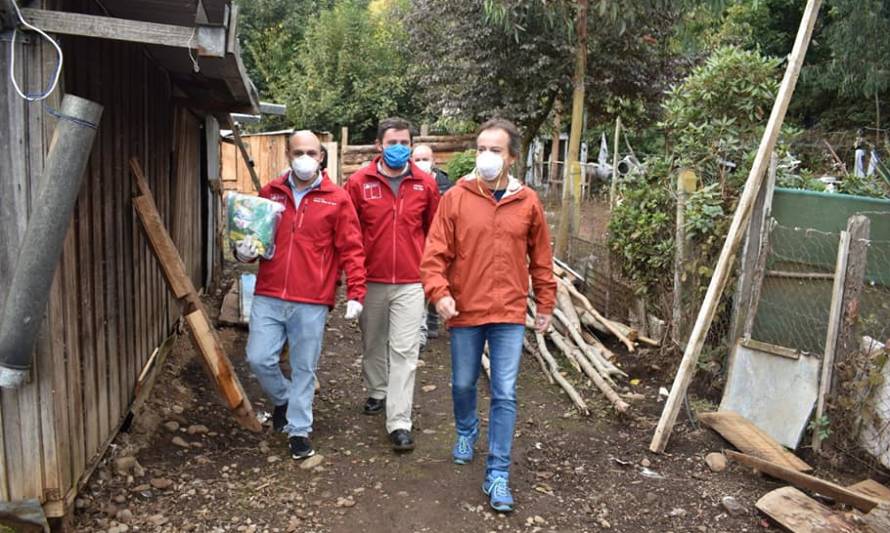 Familias vulnerables de Valdivia, Paillaco, Río Bueno y Panguipulli recibieron kits de limpieza