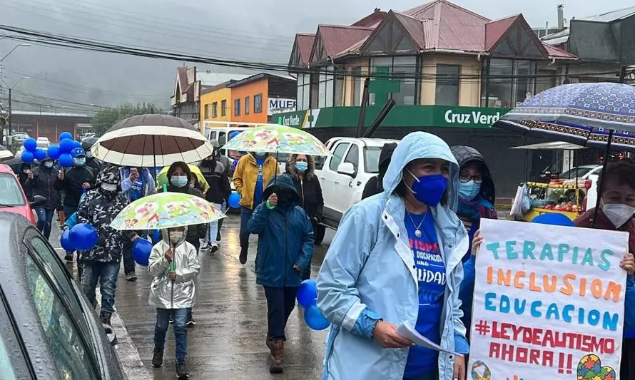 Pese a la lluvia laguinos marchan en el Día Mundial del Autismo