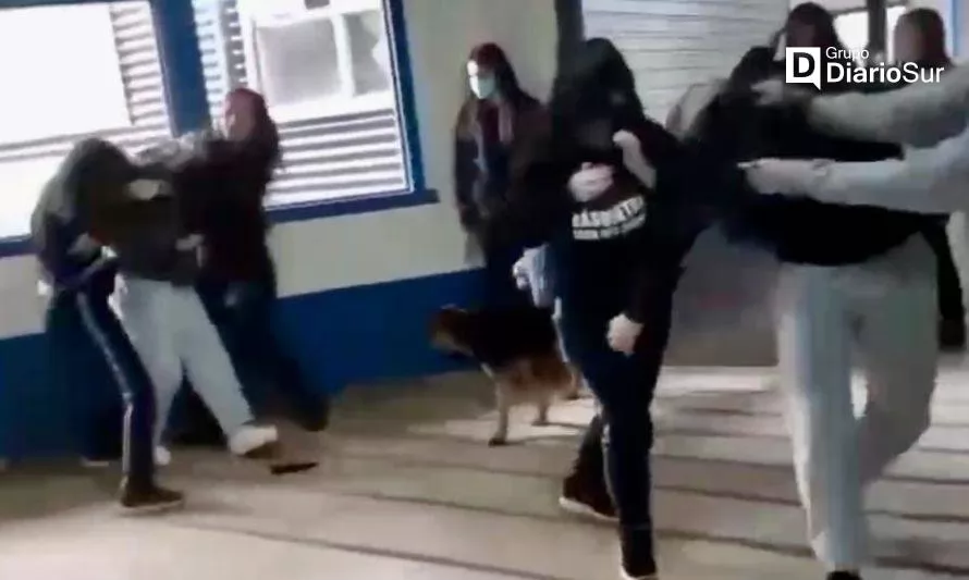 [VIDEO] Registran pelea al interior de liceo en Futrono
