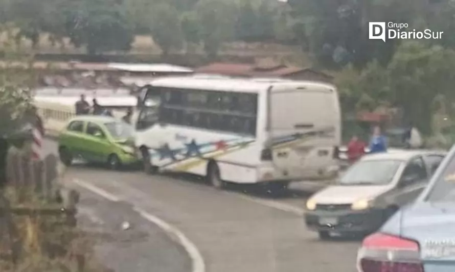 Tres lesionados en colisión en Río Bueno