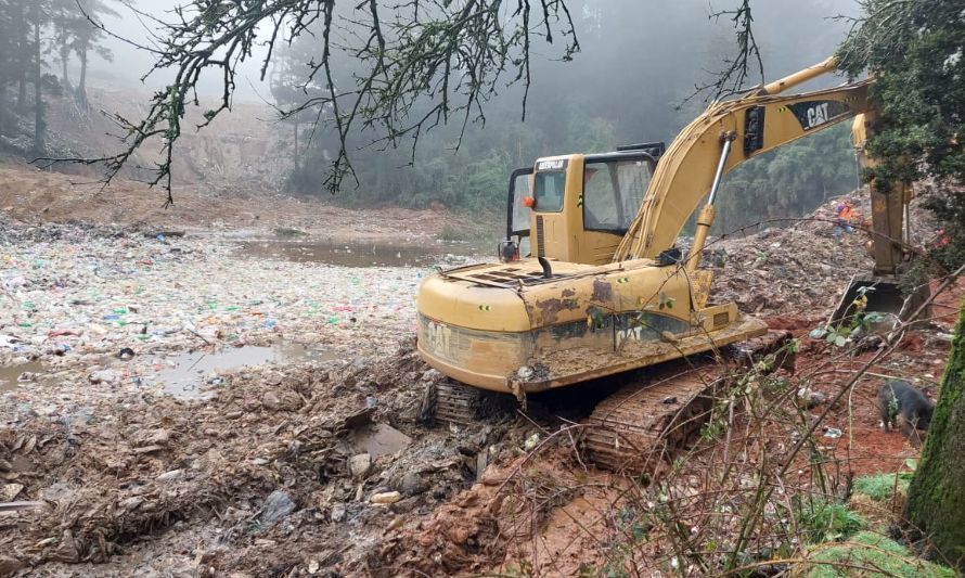 Ordenan medidas al municipio de Valdivia por el deslizamiento de residuos del vertedero Morrompulli
