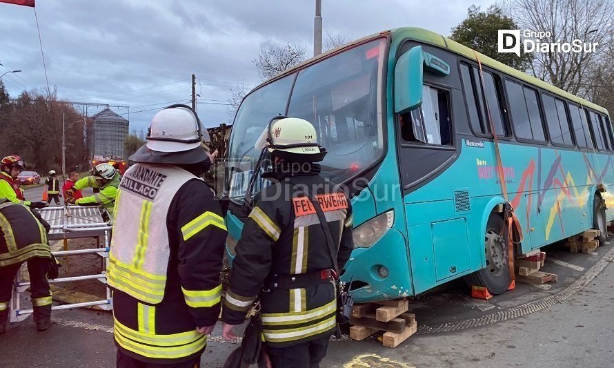 Un bus despistó en el acceso a la ciudad de Paillaco 