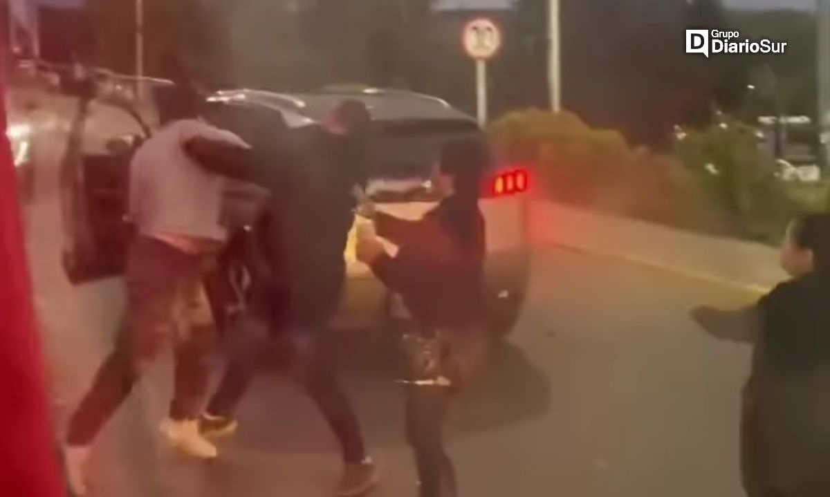 Video de pelea a puñetazos en el puente se viralizó en Valdivia